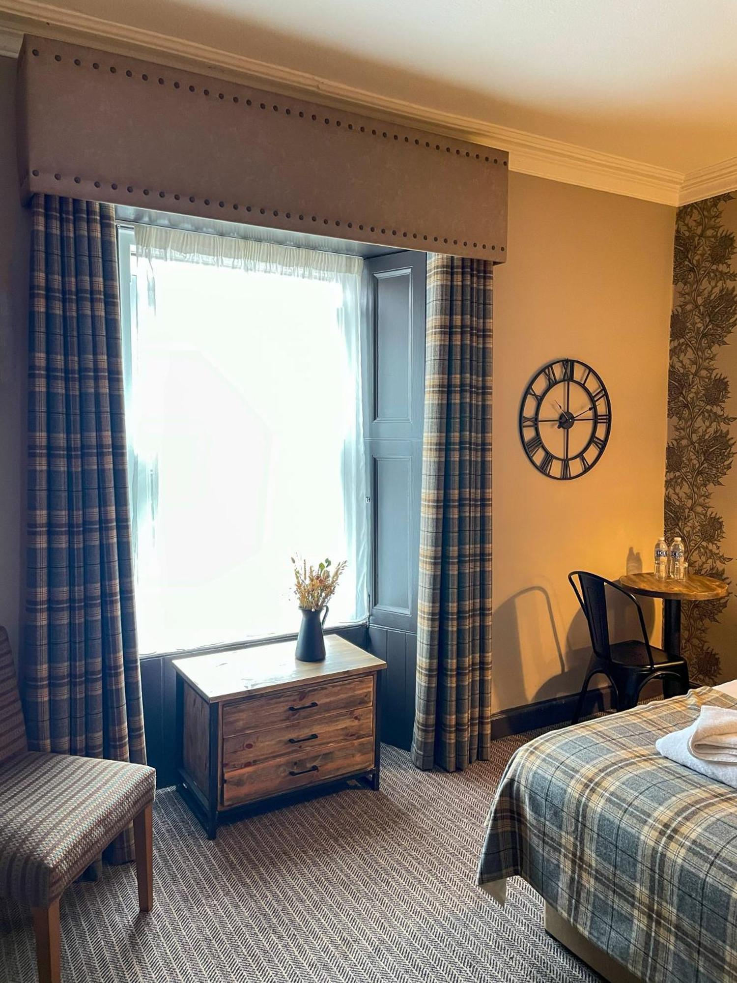 Traquair Arms Hotel Innerleithen Extérieur photo